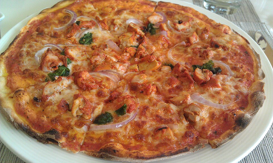 Tandoori chicken pizza